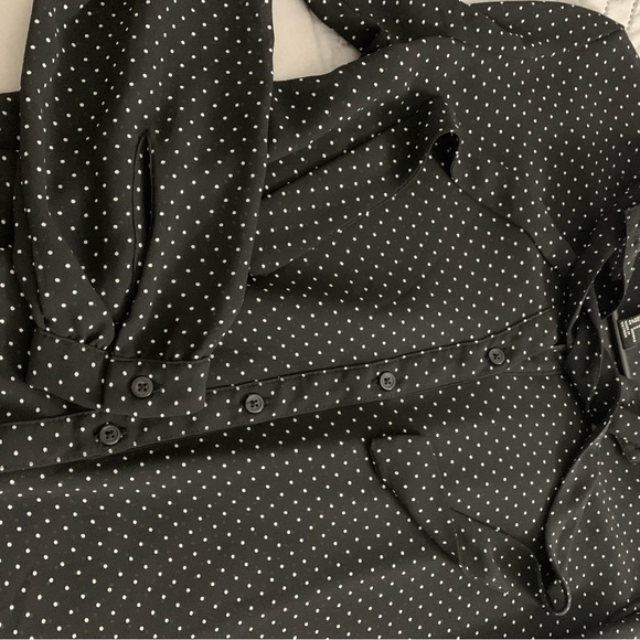 Forever 21–Black & White polka dot button up blouse with tie collar. Size S - Picture 13 of 13
